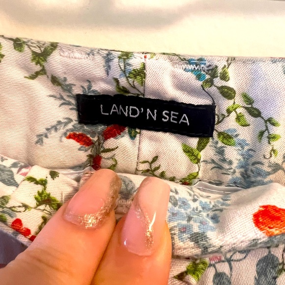 NWOT- Floral shorts. 🌸 great for summer. - Picture 7 of 8